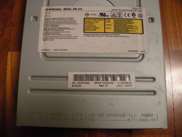 1 x Samsung CD-ReWritable Drive (52x-32x-52x) (SW-252) (IDE/PATA port)