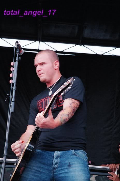 IMAGE: http://img.photobucket.com/albums/v437/monokatt/Chad_1.jpg