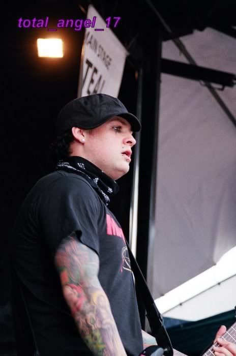 IMAGE: http://img.photobucket.com/albums/v437/monokatt/benjifulbenji.jpg