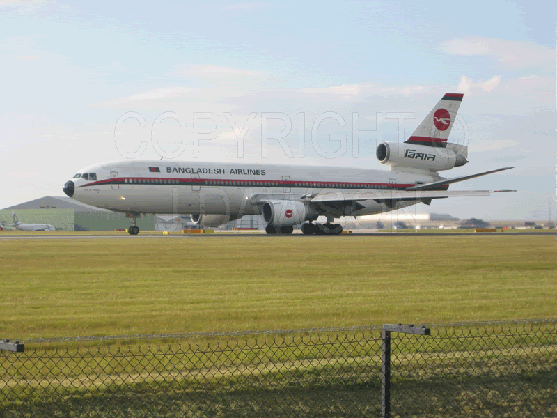 http://img.photobucket.com/albums/v437/simpson10657/Plane%20Spotting/105-0556_IMGcopy.gif