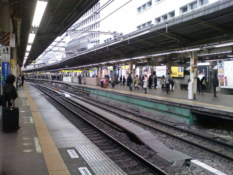 新宿駅で待っていた - waiting at shinjuku station- Pictures, Images and Photos