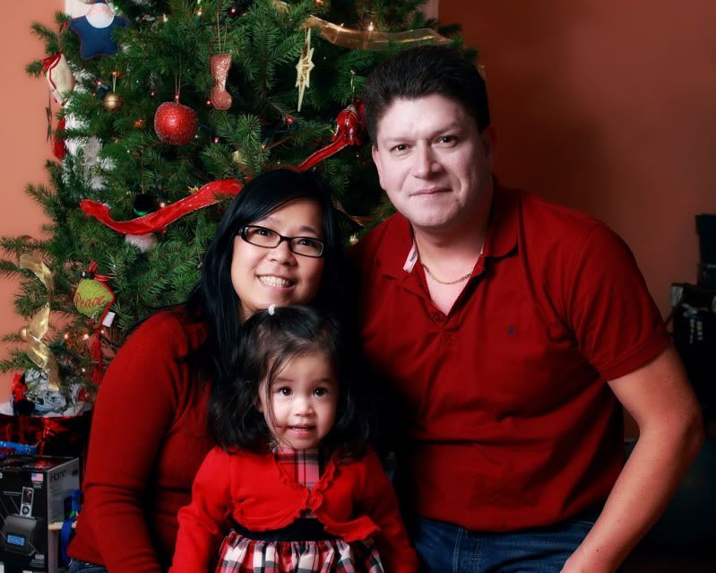 IMAGE: http://img.photobucket.com/albums/v44/DDRMAXX/family.jpg