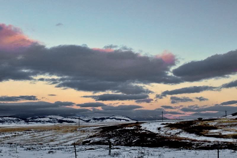 IMAGE: http://img.photobucket.com/albums/v44/DDRMAXX/mountains.jpg