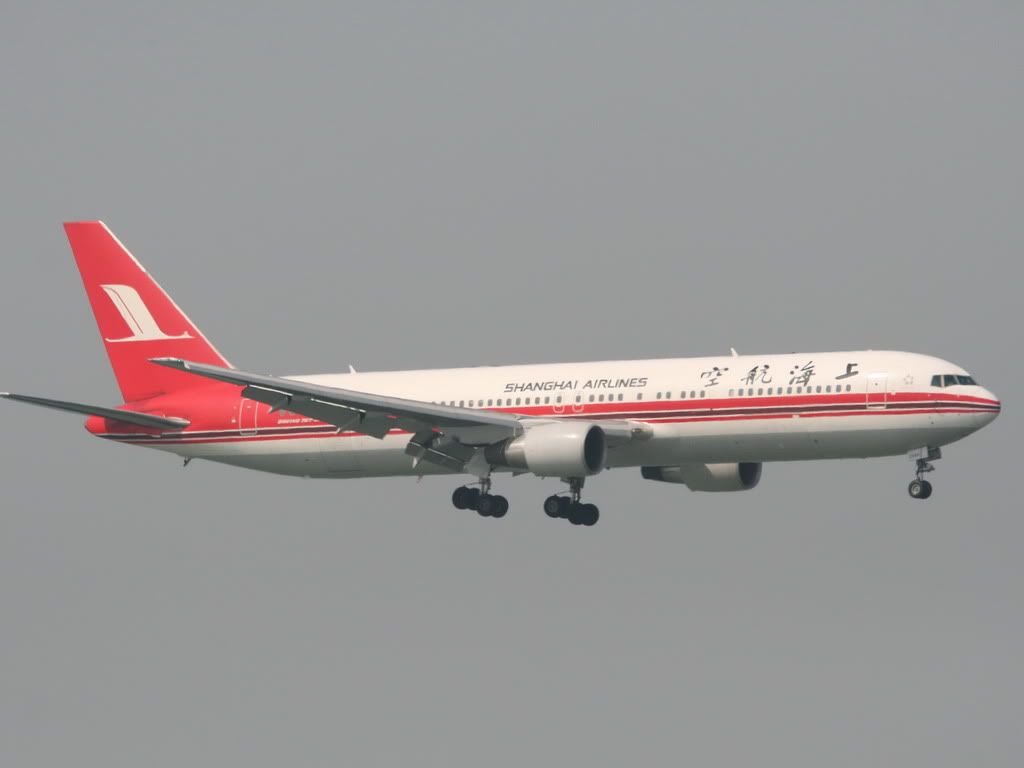 ShanghaiAirlines_B-2566.jpg