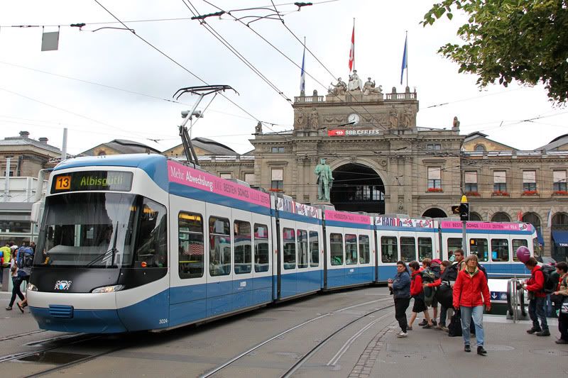 IMAGE(http://img.photobucket.com/albums/v446/dolphinairlines/Zurich/3024_13_Bahnhofstrasse_TR.jpg)