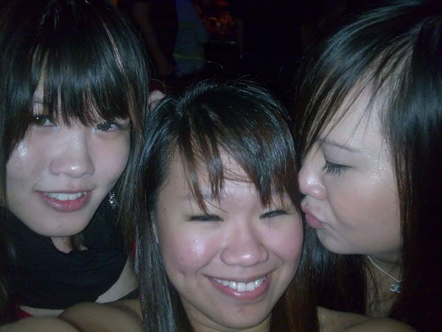 KISS KISS!!