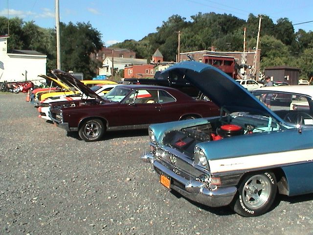 http://img.photobucket.com/albums/v452/blownb310/CastletonBoatShow001.jpg