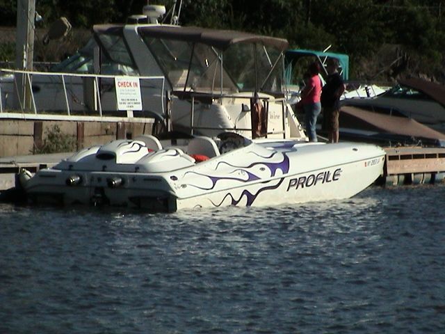 http://img.photobucket.com/albums/v452/blownb310/CastletonBoatShow018.jpg