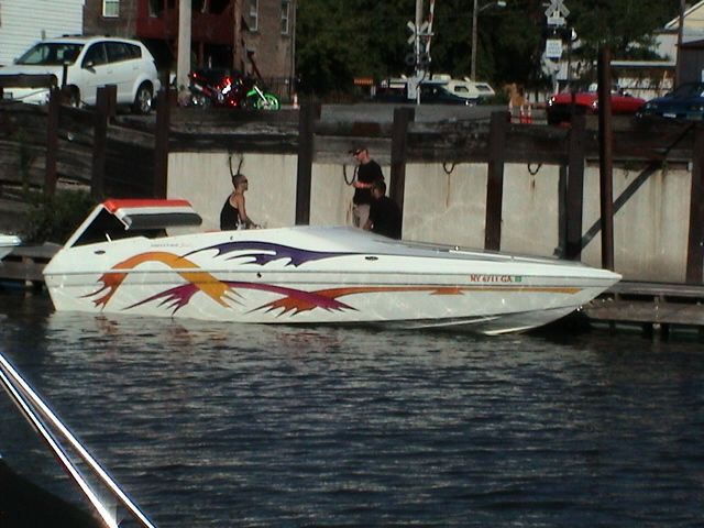 http://img.photobucket.com/albums/v452/blownb310/CastletonBoatShow021.jpg