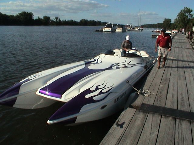 http://img.photobucket.com/albums/v452/blownb310/CastletonBoatShow028.jpg