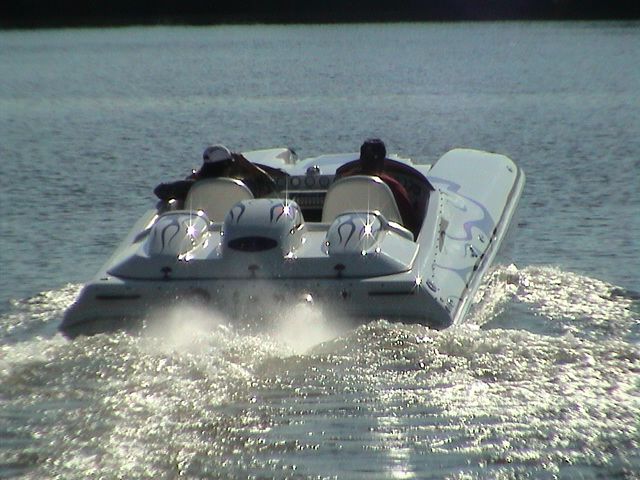 http://img.photobucket.com/albums/v452/blownb310/CastletonBoatShow029.jpg