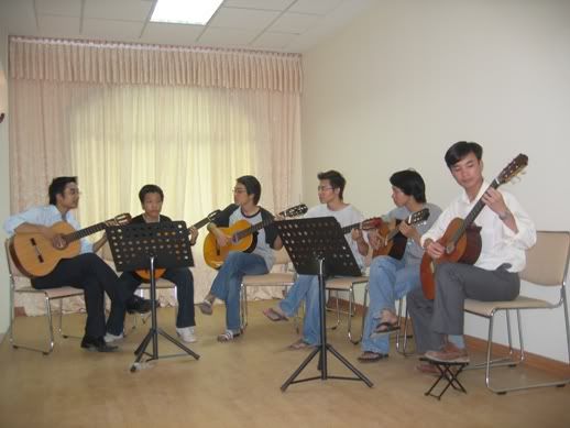 Lớp học GUITAR tại Hà Nội - Trung tâm Musicland Nhạc viện HN