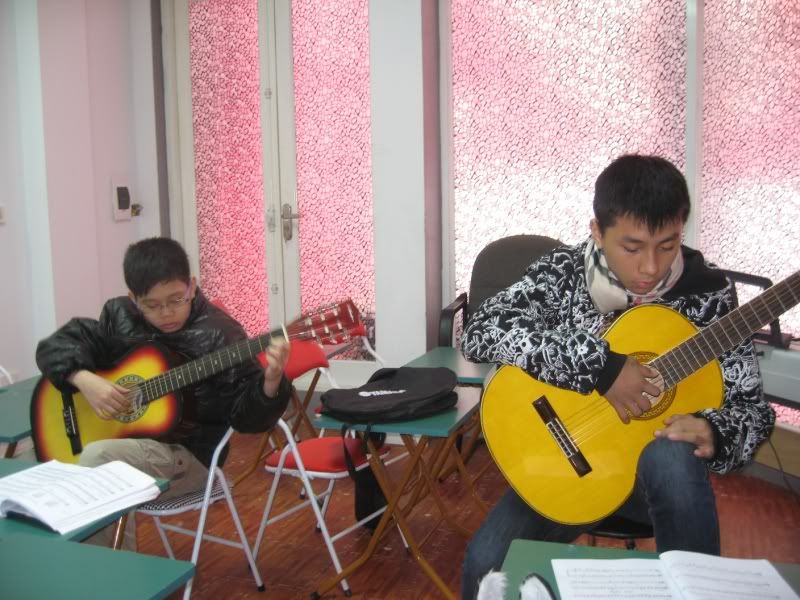Lớp học GUITAR tại Hà Nội - Trung tâm Musicland Nhạc viện HN