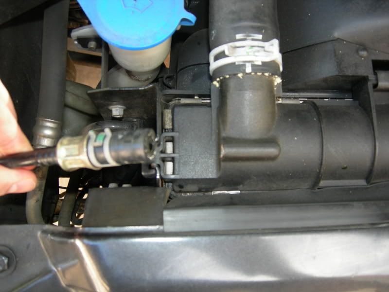 Broken radiator bleed pipe spigot. HELP!