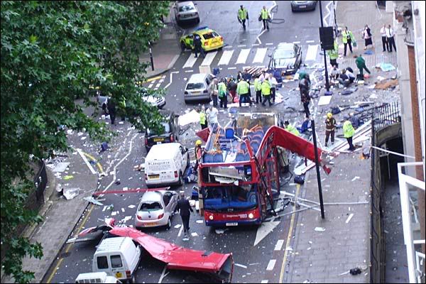Explosão num autocarro de dois andares em Tavistock Square, Londres, 7 de Julho de 2005
