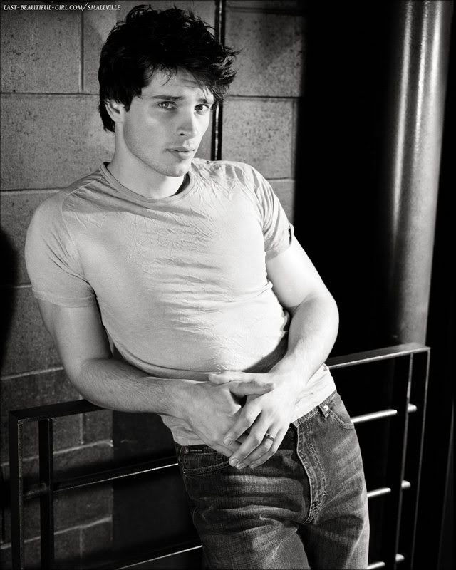Rounding out the list at number 2 is beautiful perfect Tom Welling
