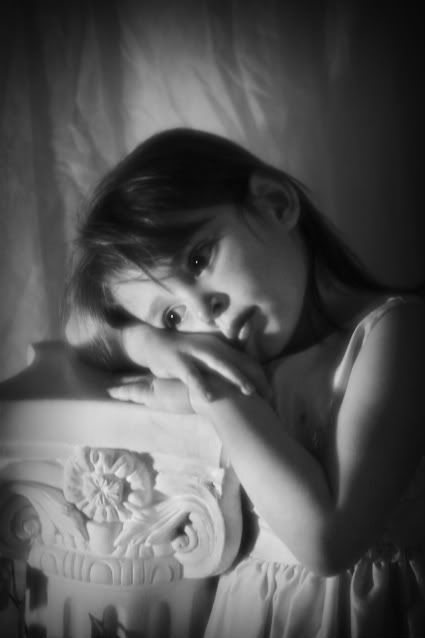 IMAGE: http://img.photobucket.com/albums/v461/LynleyS/IMG_0552bw.jpg