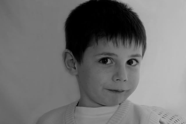 IMAGE: http://img.photobucket.com/albums/v461/LynleyS/IMG_0704bw.jpg