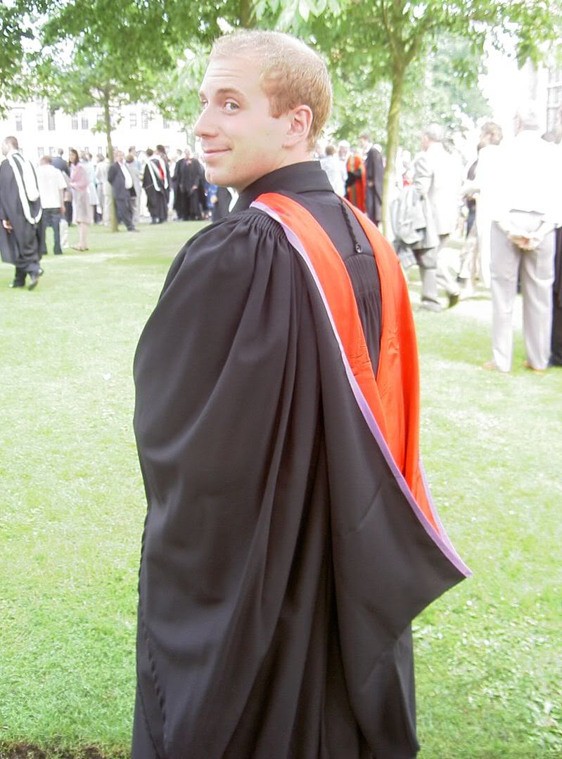 [http://img.photobucket.com/albums/v464/martynpie/graduate2.jpg]