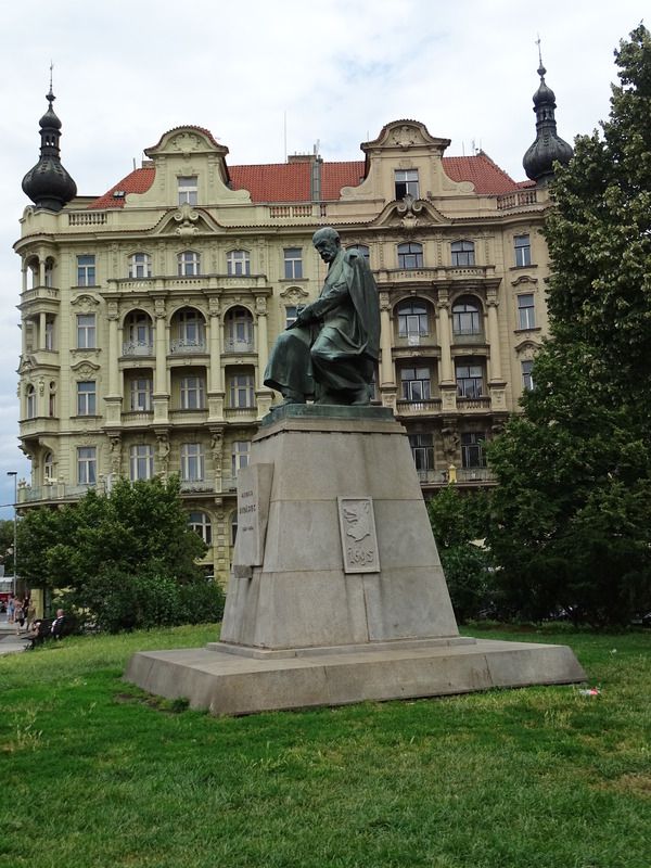 7 días en Praga con escursiones a Dresde (Alemania),Karlovy Vary y Terezin (E.C) - Blogs de Checa Rep. - Día 4: Sábado 2 de Julio de 2016: Vysehrad-Edificios Danzantes-Isla Slovansky... (27)