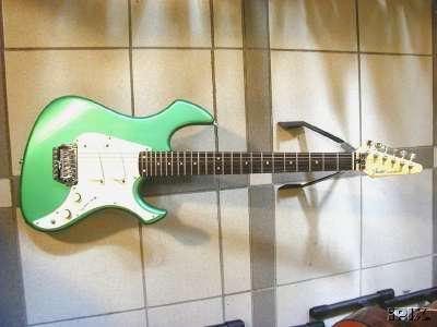 Fender_Perfomer_80s.jpg