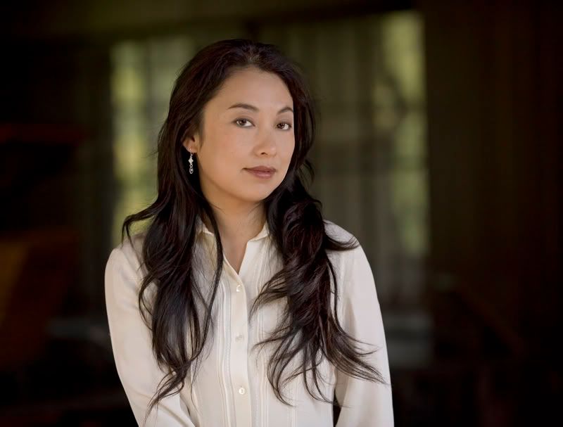 IMAGE: http://img.photobucket.com/albums/v467/airbutchie/Photography/01-sample-window-light.jpg