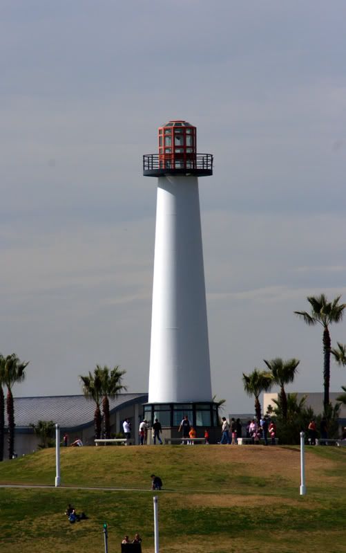 IMAGE: http://img.photobucket.com/albums/v467/airbutchie/Photography/Long-Beach-030407_03.jpg