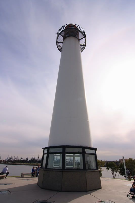 IMAGE: http://img.photobucket.com/albums/v467/airbutchie/Photography/Long-Beach-030407_16.jpg