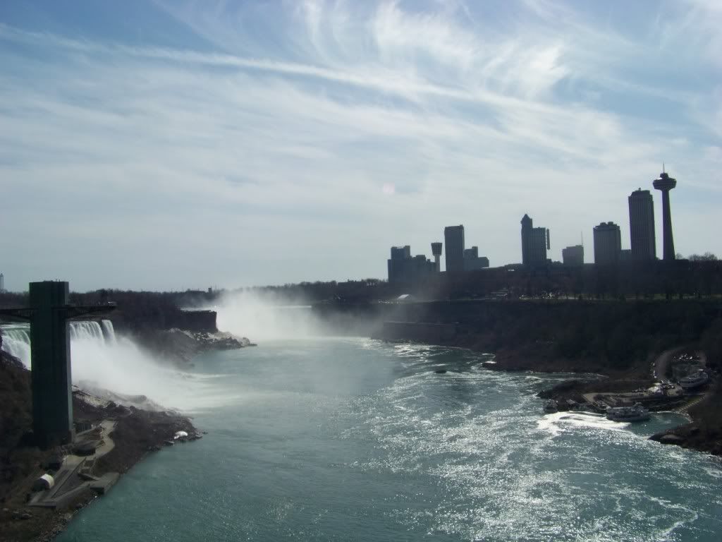 http://img.photobucket.com/albums/v467/badnewsmini/Niagra%20Falls/100_3426.jpg