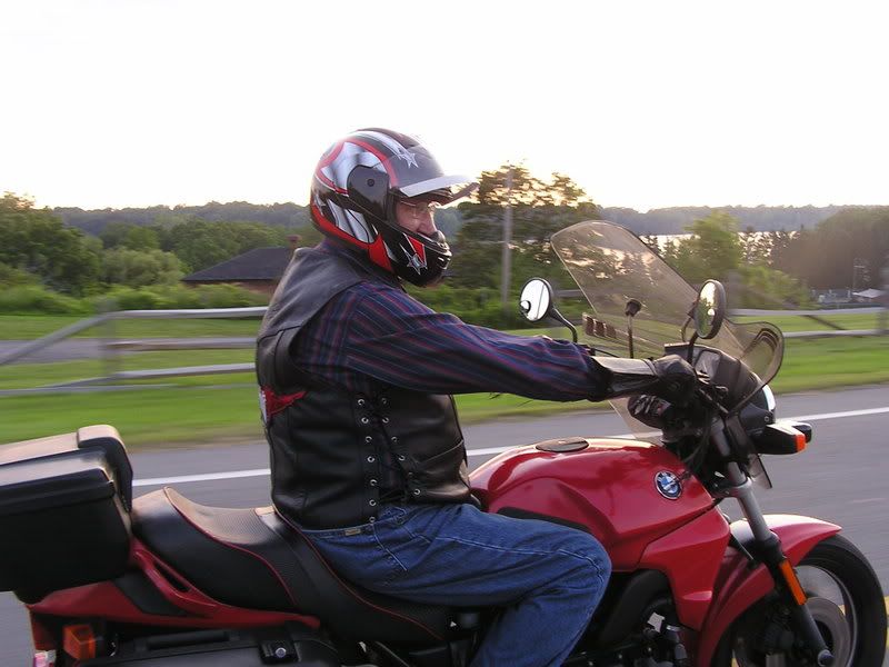 http://img.photobucket.com/albums/v467/badnewsmini/bike/P1010113.jpg