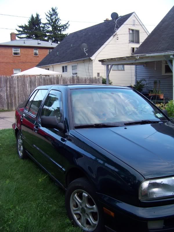 http://img.photobucket.com/albums/v467/badnewsmini/jetta/100_4015.jpg