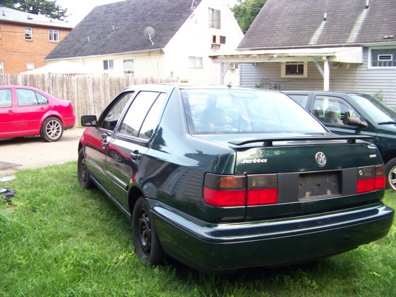 http://img.photobucket.com/albums/v467/badnewsmini/jetta/100_4032.jpg