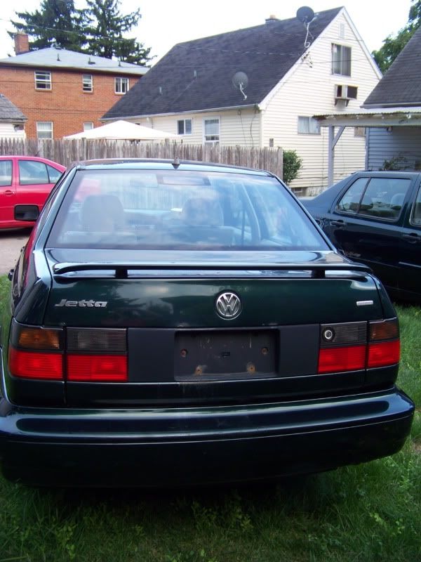 http://img.photobucket.com/albums/v467/badnewsmini/jetta/100_4033.jpg