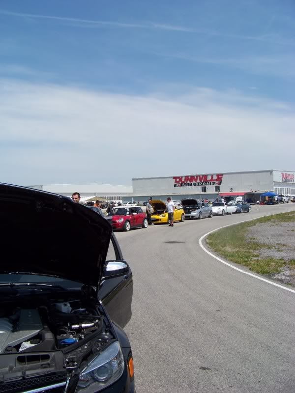 http://img.photobucket.com/albums/v467/badnewsmini/trackday/100_1427.jpg