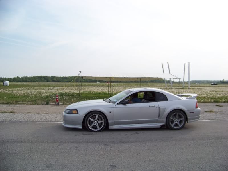 http://img.photobucket.com/albums/v467/badnewsmini/trackday/100_1462.jpg