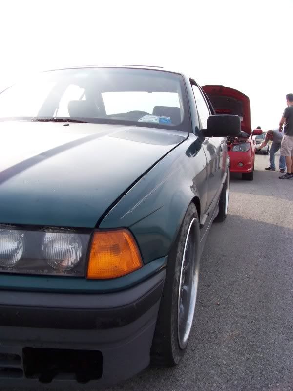 http://img.photobucket.com/albums/v467/badnewsmini/trackday/100_1466.jpg