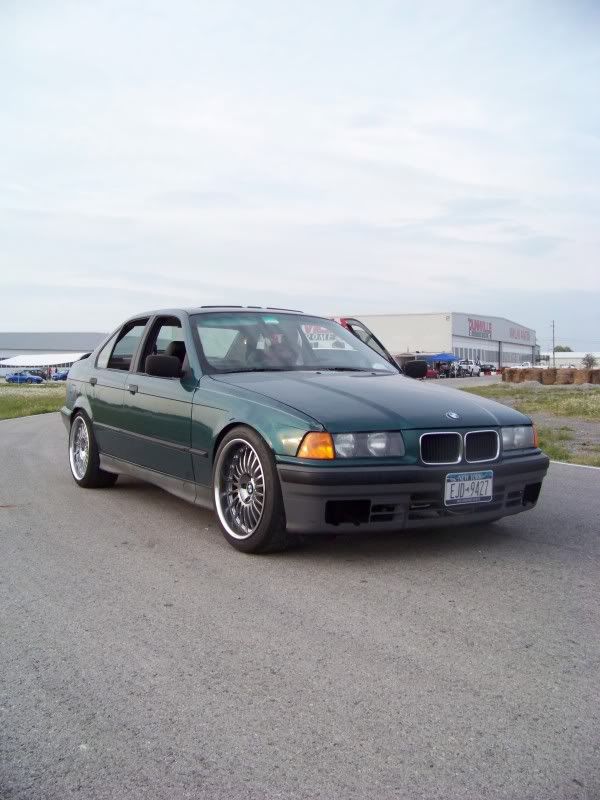 http://img.photobucket.com/albums/v467/badnewsmini/trackday/100_1471.jpg