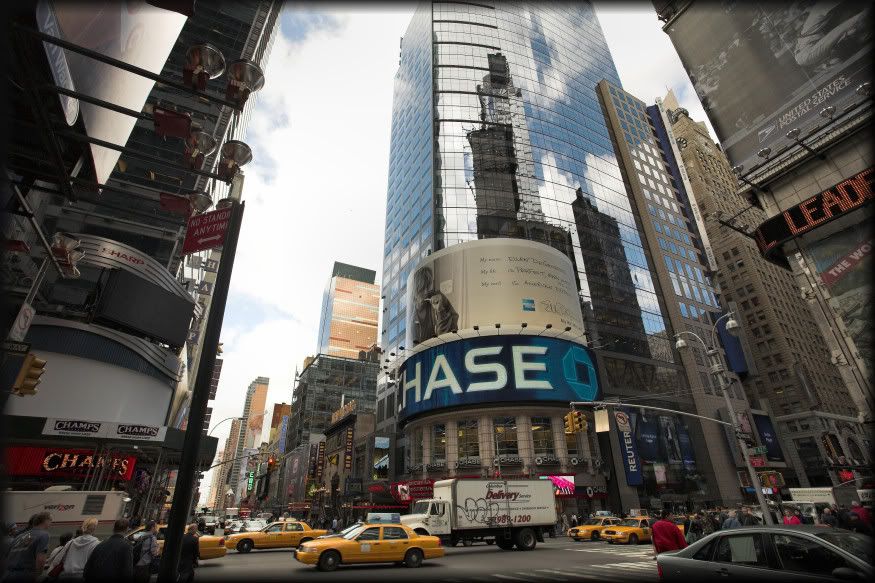 IMAGE: http://img.photobucket.com/albums/v467/ctec377/New%20York/_MG_0933-01smb.jpg