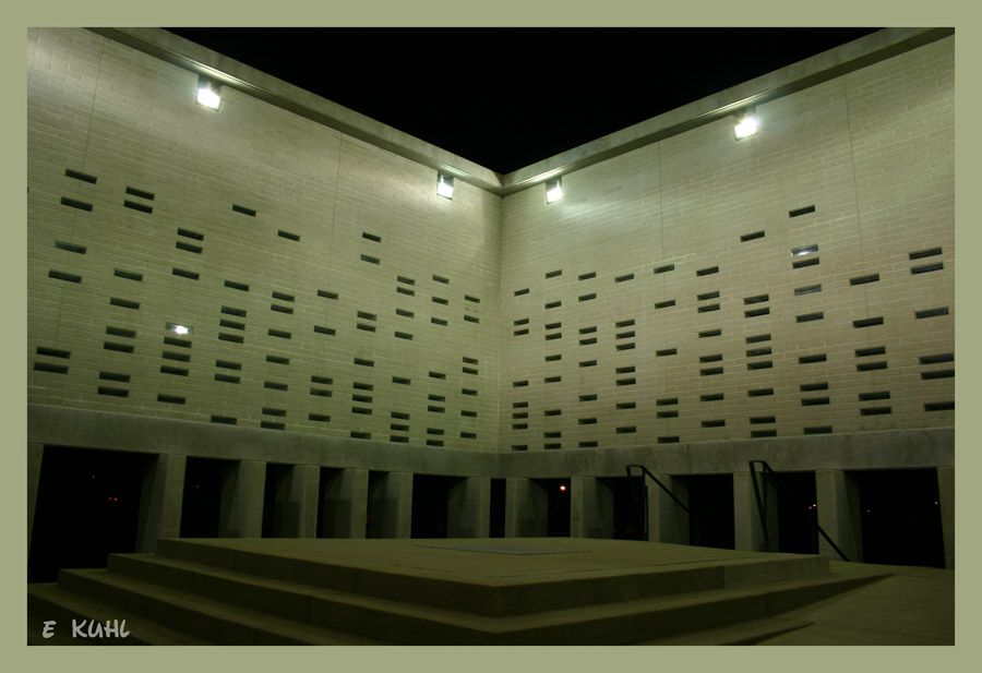 IMAGE: http://img.photobucket.com/albums/v467/paintballa01/memorial01.jpg