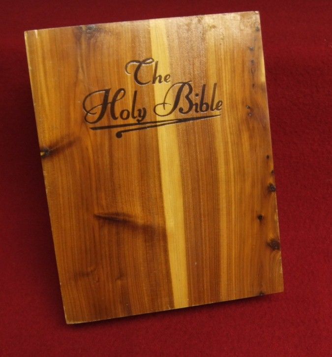 Vintage Cedar Wood Holy Bible Keepsake Storage Box w/ Jesus Picture 9