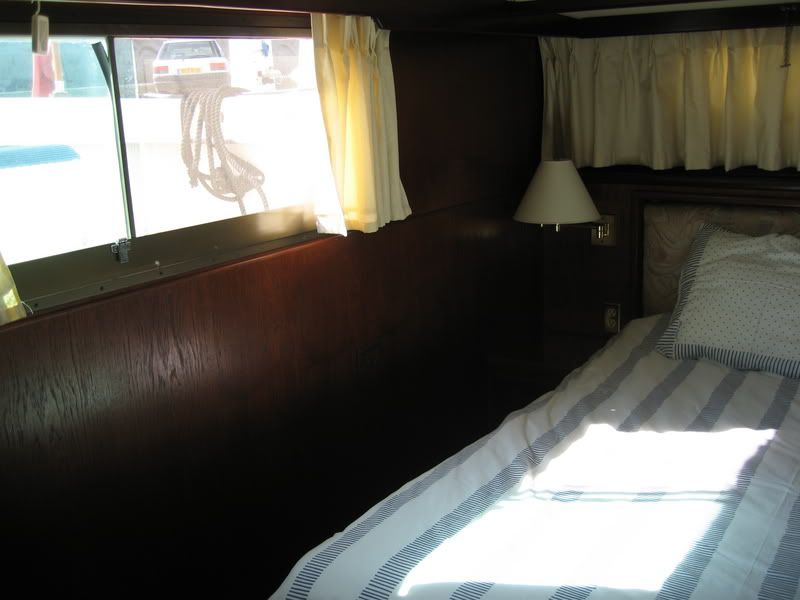 Hatteras58YFVeneerFinish.jpg
