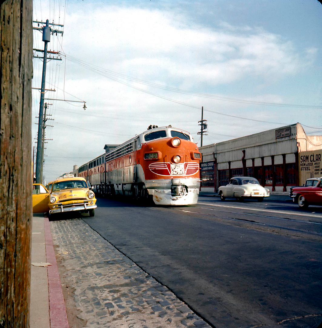 http://img.photobucket.com/albums/v470/bananaphone5000/Gorillllas4/Oakland1957.jpg