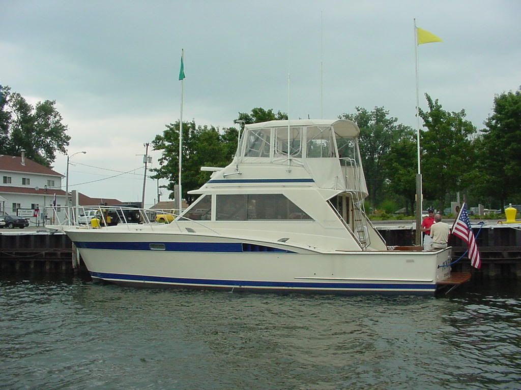 1979 42 Commander TF &quot;Punchlist&quot;, an open water wave