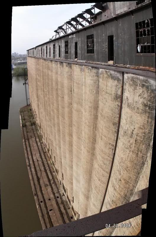 http://img.photobucket.com/albums/v473/hotrodkid/Concrete%20central/pano-joecart-lookingdown.jpg