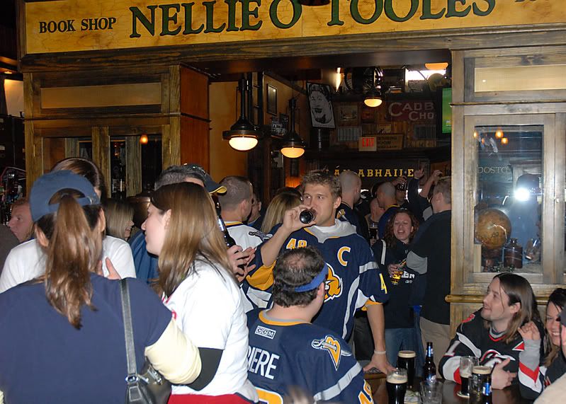 http://img.photobucket.com/albums/v476/silly13/sabres%20caps/DSC_0019g.jpg