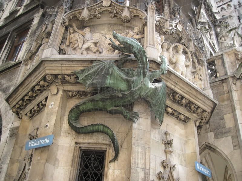 honeymoon,dragon,munich,statue