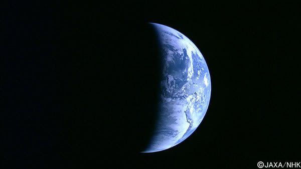 An HDTV camera onboard the Kaguya spacecraft took this image of the Earth on September 29, 2007 at 9:46 PM, Japan Standard Time.