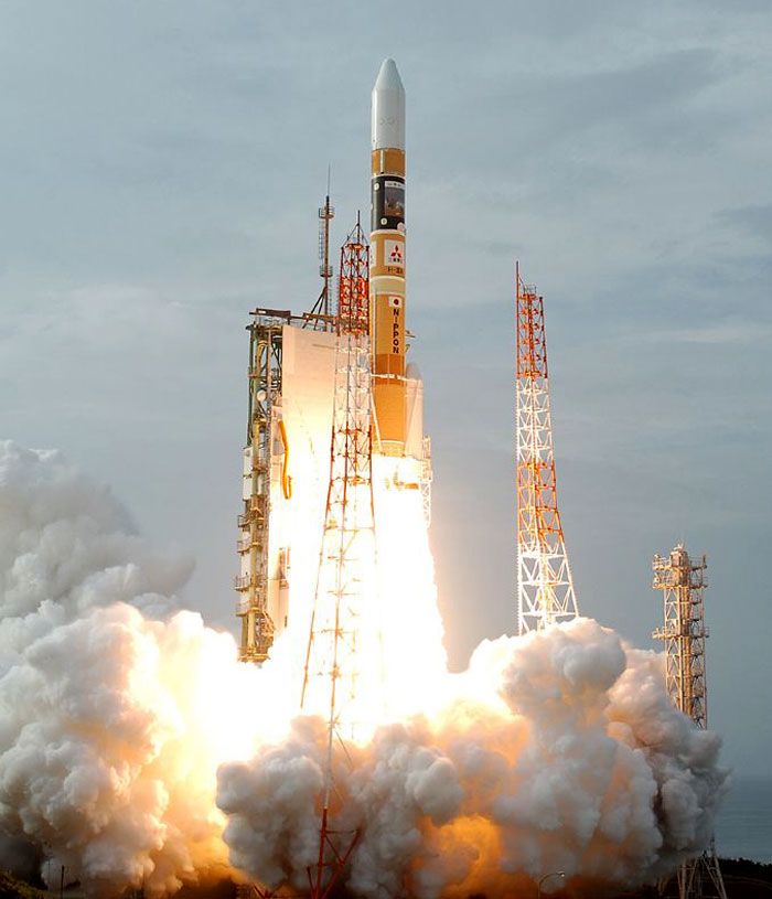 The H-IIA rocket carrying the Akatsuki spacecraft and IKAROS solar sail is launched from Tanegashima Space Center in Japan on May 21, 2010 (Japan time).
