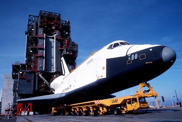 Space shuttle Enterprise arrives at SLC-6 in California's Vandenberg AFB.