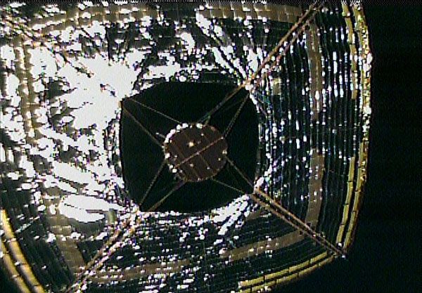 On June 15, 2010 (Japan Standard Time), a small separation camera was jettisoned from IKAROS to photograph the solar sail in its entirety.